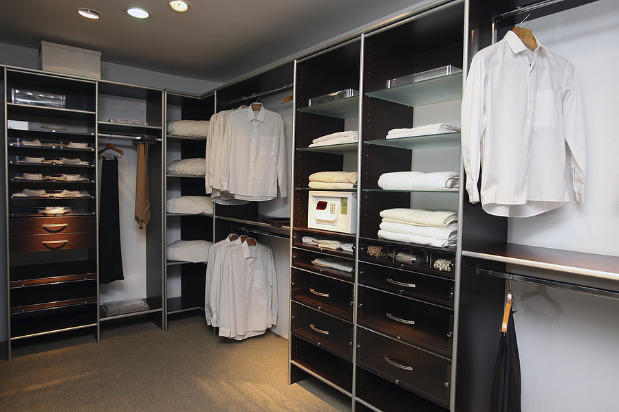 minimalist walk in closet