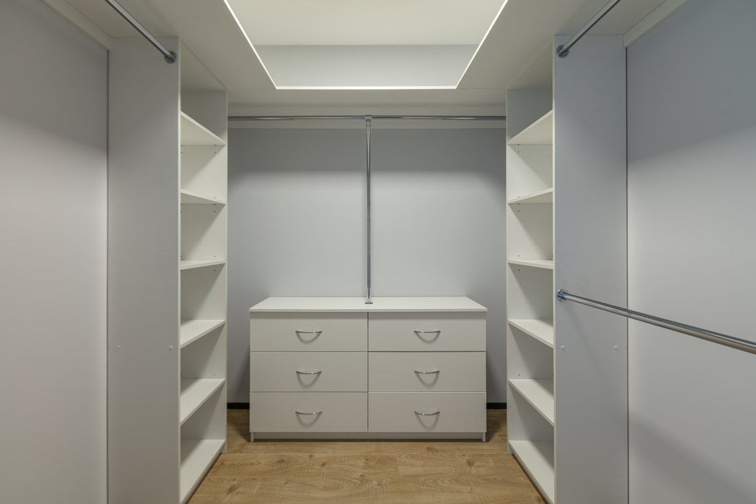 walk in closet with drawer